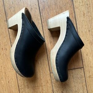 No. 6 Old School Clog - Black Leather